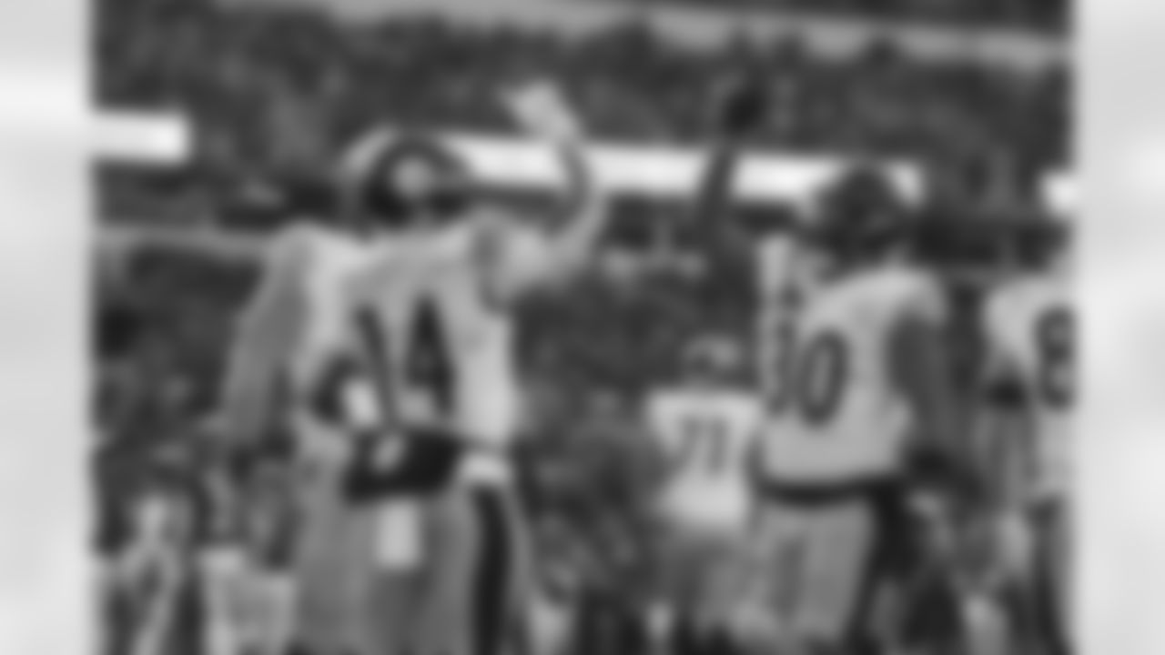 Pittsburgh Steelers running back Kenneth Gainwell (14) and Pittsburgh Steelers running back Jaylen Warren (30) during a regular season game between the Pittsburgh Steelers and the Baltimore Ravens, Sunday, Dec. 7, 2025 in Baltimore, MD. (Alysa Rubin / Pittsburgh Steelers)