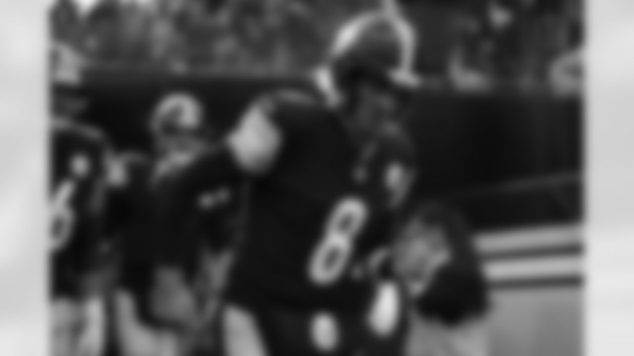 Pittsburgh Steelers quarterback Aaron Rodgers (8) during a regular season game between the Pittsburgh Steelers and the Cincinnati Bengals, Sunday, Nov. 16, 2025 in Pittsburgh, PA. (Harrison Barden / Pittsburgh Steelers)