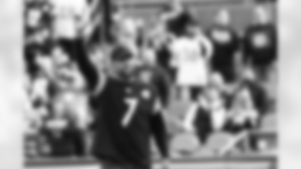 The Pittsburgh Steelers celebrated the 20th anniversary of Super Bowl XL during halftime of a regular season game between the Pittsburgh Steelers and the Indianapolis Colts, Sunday, Nov. 2, 2025 in Pittsburgh, PA. (Jared Wickerham / Pittsburgh Steelers)