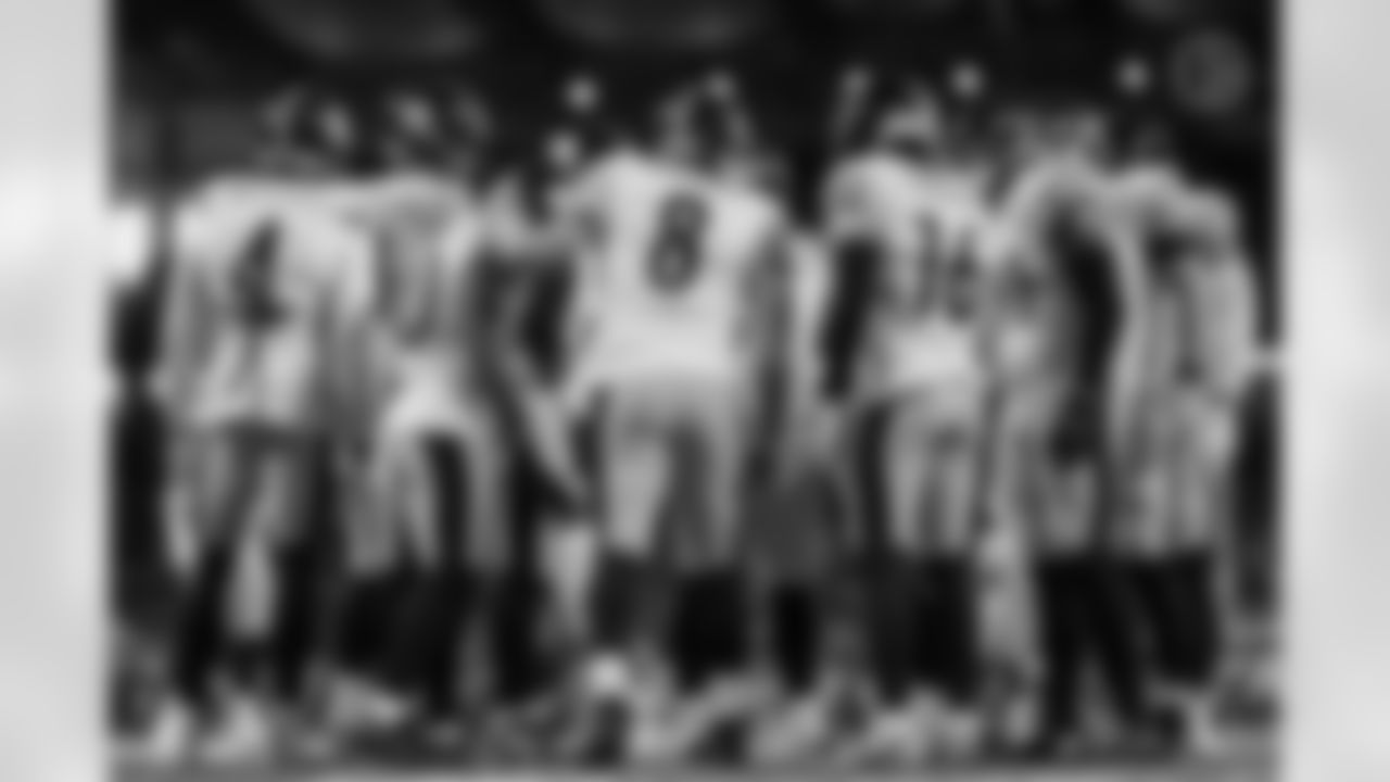 Warm ups during a regular season game between the Pittsburgh Steelers and the Detroit Lions, Sunday, Dec. 21, 2025 in Detroit, MI. (Karl Roser / Pittsburgh Steelers)