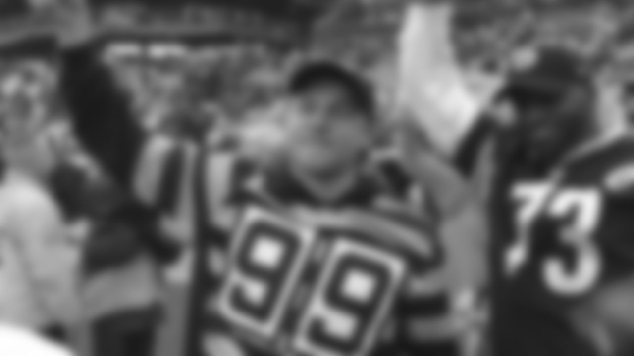 Charlie Hunnam and Kendall Simmons led the Terrible Towel Twirl for the Steelers game against the Detroit Lions in 2013