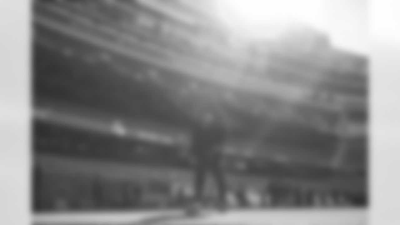 Pittsburgh Steelers running back Kenneth Gainwell (14) during a regular season game between the Pittsburgh Steelers and the Chicago Bears, Sunday, Nov. 23, 2025 in Chicago, IL. (Alysa Rubin / Pittsburgh Steelers)