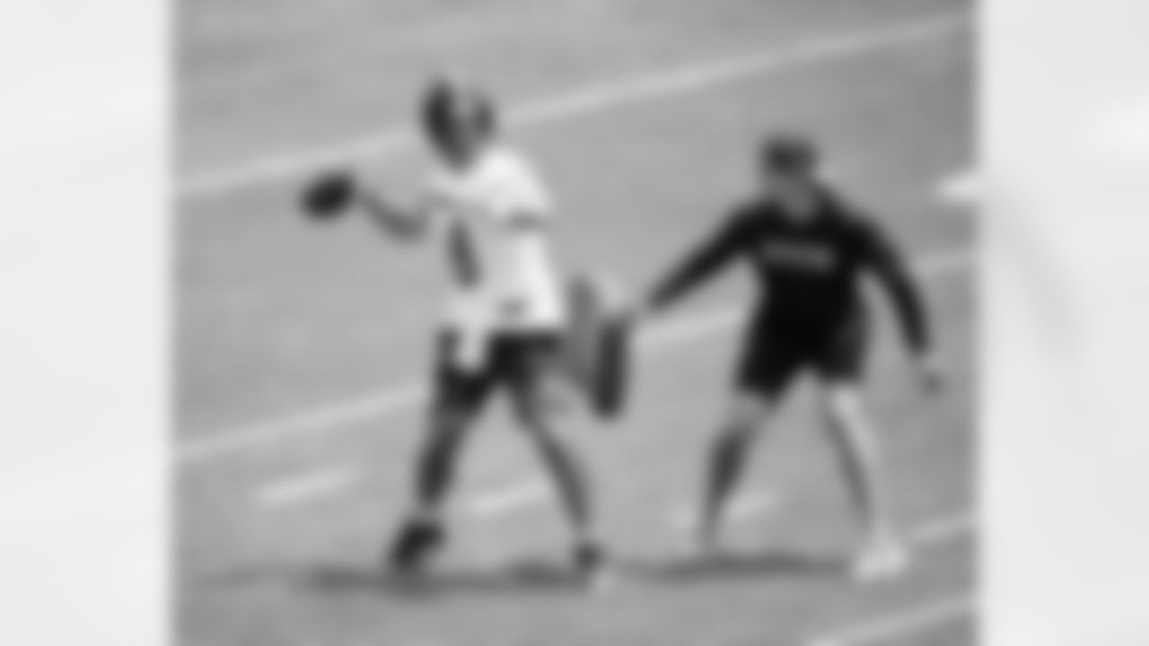 Pittsburgh Steelers quarterback Aaron Rodgers (8) and Pittsburgh Steelers offensive assistant Matt Baker practice at the UPMC Rooney Sports Complex during the 2025 minicamp, Tuesday June 10, 2025. (Karl Roser / Pittsburgh Steelers)