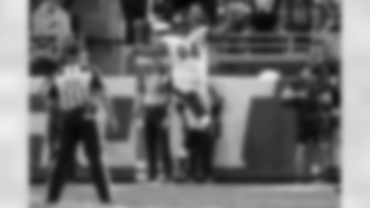 Pittsburgh Steelers defensive end Yahya Black (94) deflects a pass during a regular season game against the Detroit Lions, Sunday, Dec. 21, 2025 in Detroit, MI. The Steelers defeated the Lions 29-24. (Alysa Rubin / Pittsburgh Steelers)