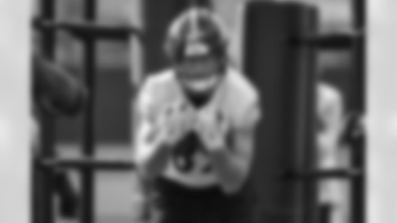 Pittsburgh Steelers tight end Matt Sokol (87) during practice at the UPMC Rooney Sports Complex preparing for a Week 10 matchup against the Los Angeles Chargers, Wednesday, Nov. 5, 2025 in Pittsburgh, PA. (Alysa Rubin / Pittsburgh Steelers)