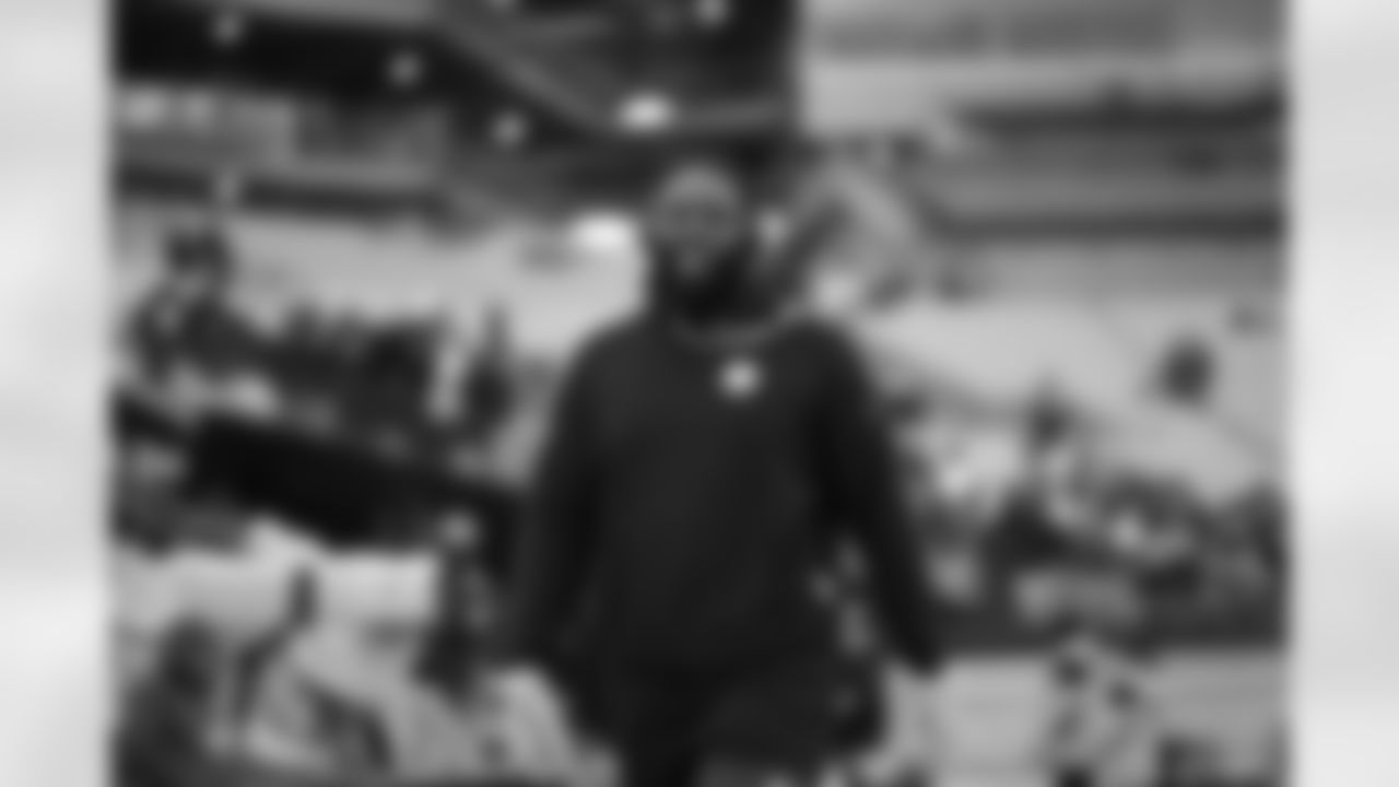 Pittsburgh Steelers defensive tackle Esezi Otomewo (93) during a regular season game between the Pittsburgh Steelers and the Buffalo Bills, Sunday, Nov. 30, 2025 in Pittsburgh, PA.  (Alysa Rubin / Pittsburgh Steelers)