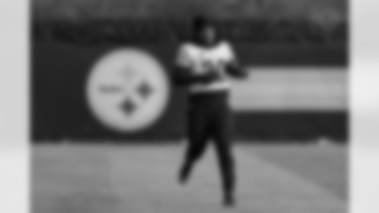 Pittsburgh Steelers running back Kaleb Johnson (20) during practice at the UPMC Rooney Sports Complex preparing for a Week 17 matchup against the Cleveland Browns, Wednesday, Dec. 24, 2025 in Pittsburgh, PA. (Karl Roser / Pittsburgh Steelers)