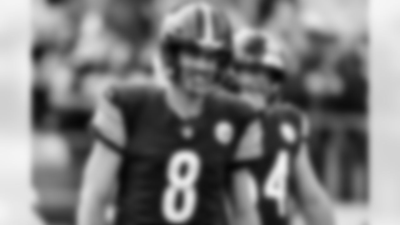 Pittsburgh Steelers quarterback Aaron Rodgers (8) during a regular season game between the Pittsburgh Steelers and the Indianapolis Colts, Sunday, Nov. 2, 2025 in Pittsburgh, PA. (Karl Roser / Pittsburgh Steelers)