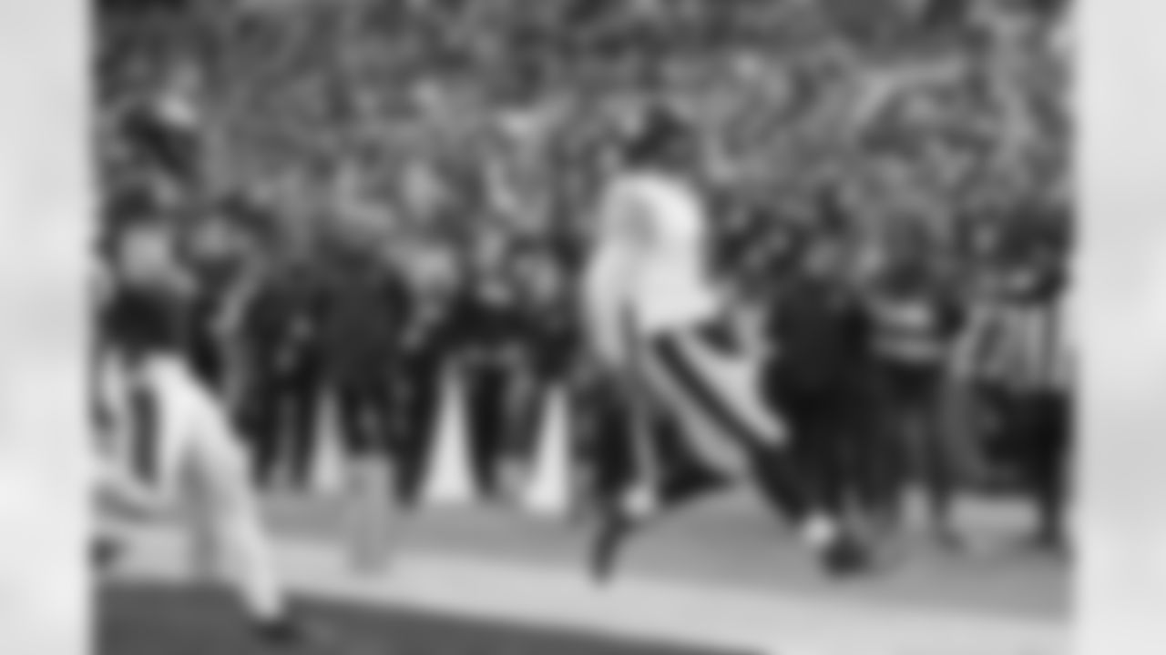 Pittsburgh Steelers quarterback Aaron Rodgers (8) during a regular season game between the Pittsburgh Steelers and the Baltimore Ravens, Sunday, Dec. 7, 2025 in Baltimore, MD. (Karl Roser / Pittsburgh Steelers)