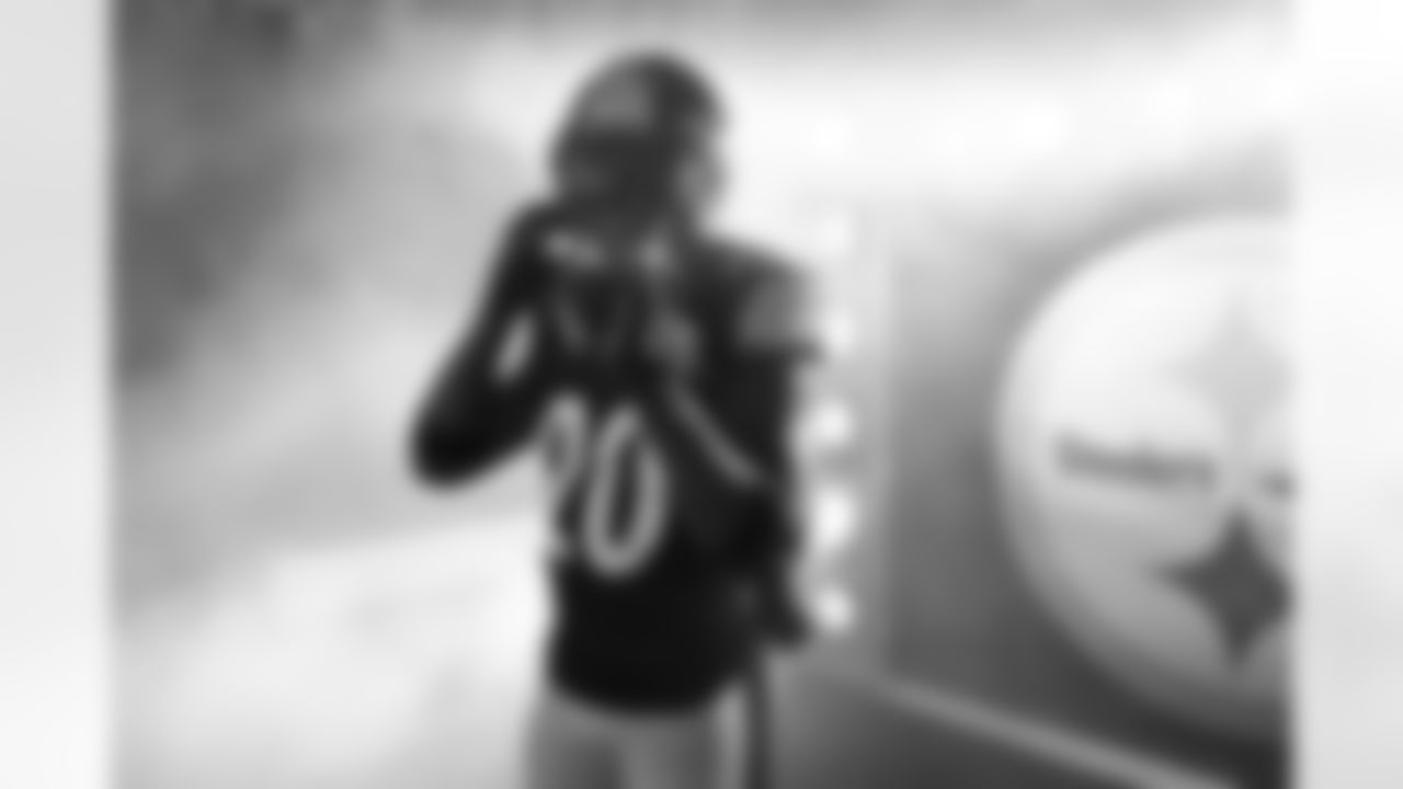 Pittsburgh Steelers running back Kaleb Johnson (20) during a regular season game between the Pittsburgh Steelers and the Buffalo Bills, Sunday, Nov. 30, 2025 in Pittsburgh, PA.  (Karl Roser / Pittsburgh Steelers)