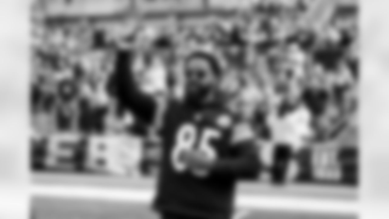 The Pittsburgh Steelers celebrated the 20th anniversary of Super Bowl XL during halftime of a regular season game between the Pittsburgh Steelers and the Indianapolis Colts, Sunday, Nov. 2, 2025 in Pittsburgh, PA. (Karl Roser / Pittsburgh Steelers)