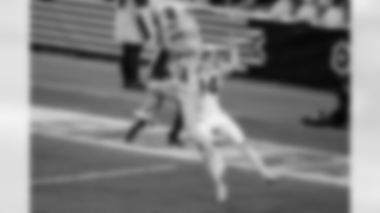 Pittsburgh Steelers wide receiver Roman Wilson (10) caches a pass for a touchdown during a regular season game between the Pittsburgh Steelers and the Green Bay Packers, Sunday, Oct. 26, 2025 in Pittsburgh, PA. The Packers beat the Steelers 35-25. (Harrison Barden / Pittsburgh Steelers)