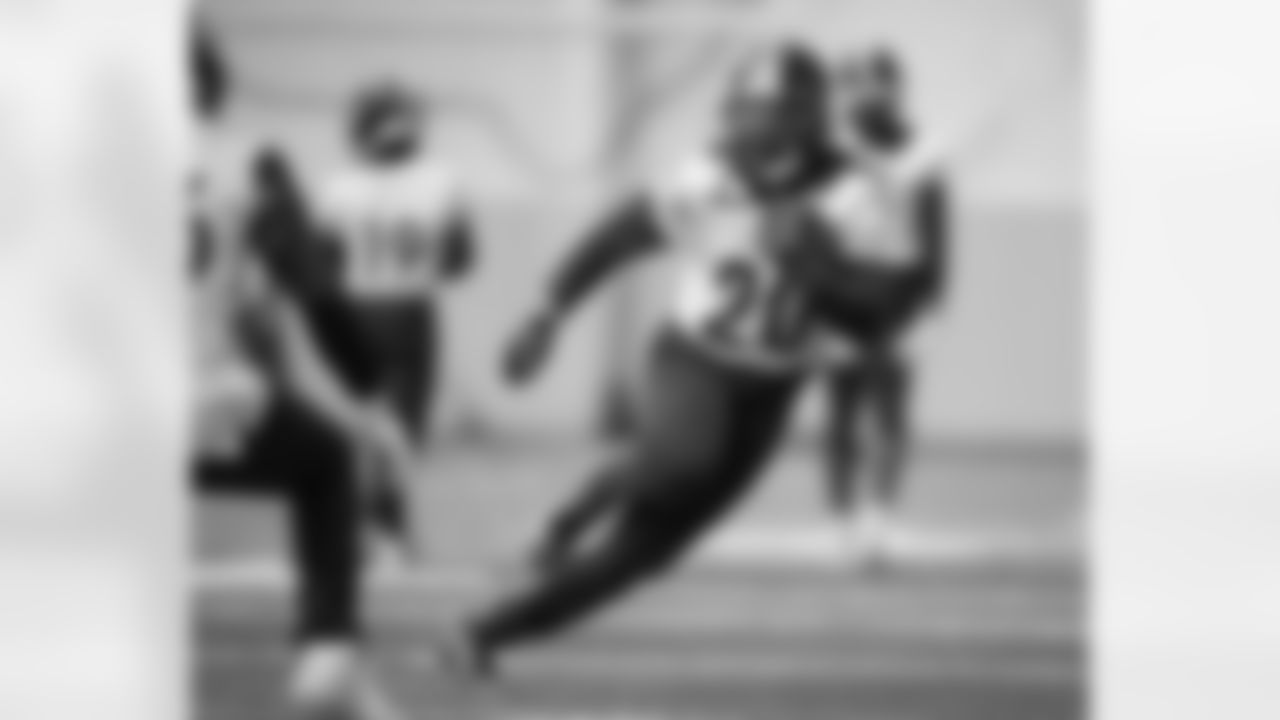 Pittsburgh Steelers running back Kaleb Johnson (20) during practice at the UPMC Rooney Sports Complex preparing for a Wild Card matchup against the Houston Texans, Saturday, Jan. 10, 2026 in Pittsburgh, PA. (Karl Roser / Pittsburgh Steelers)