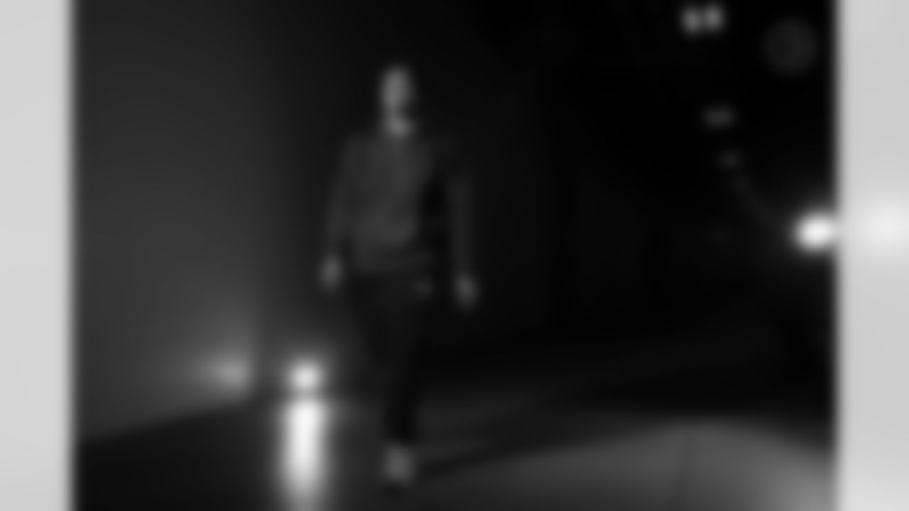 Pittsburgh Steelers guard Andrus Peat (71) 
during a regular season game between the Pittsburgh Steelers and the Buffalo Bills, Sunday, Nov. 30, 2025 in Pittsburgh, PA.  (Karl Roser / Pittsburgh Steelers)