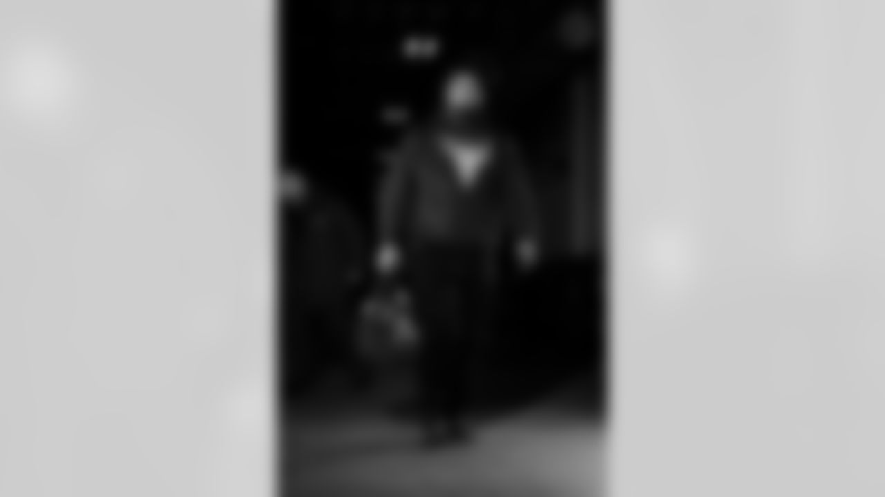 Pittsburgh Steelers offensive lineman Isaac Seumalo (73) during a regular season game between the Pittsburgh Steelers and the Miami Dolphins, Monday, Dec. 15, 2025 in Pittsburgh, PA. (Alysa Rubin / Pittsburgh Steelers)