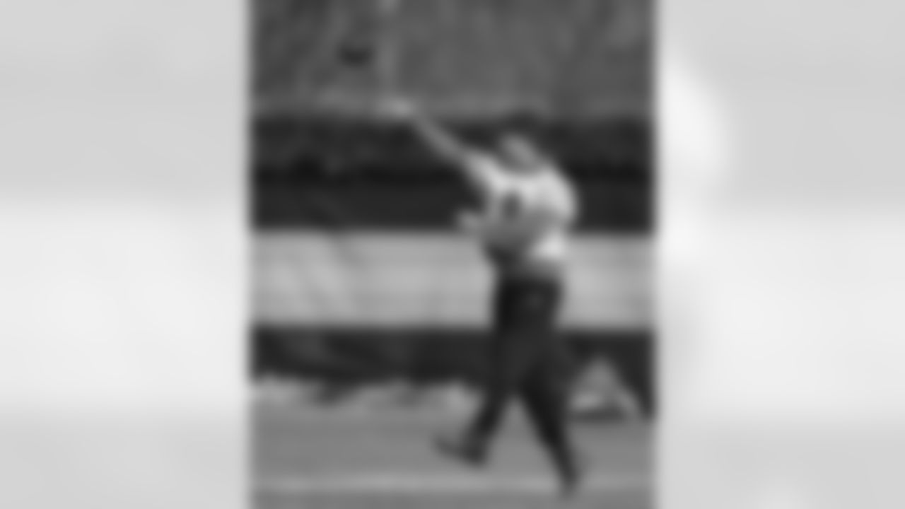 Pittsburgh Steelers quarterback Aaron Rodgers (8) during practice at the UPMC Rooney Sports Complex preparing for a Week 17 matchup against the Cleveland Browns, Wednesday, Dec. 24, 2025 in Pittsburgh, PA. (Karl Roser / Pittsburgh Steelers)