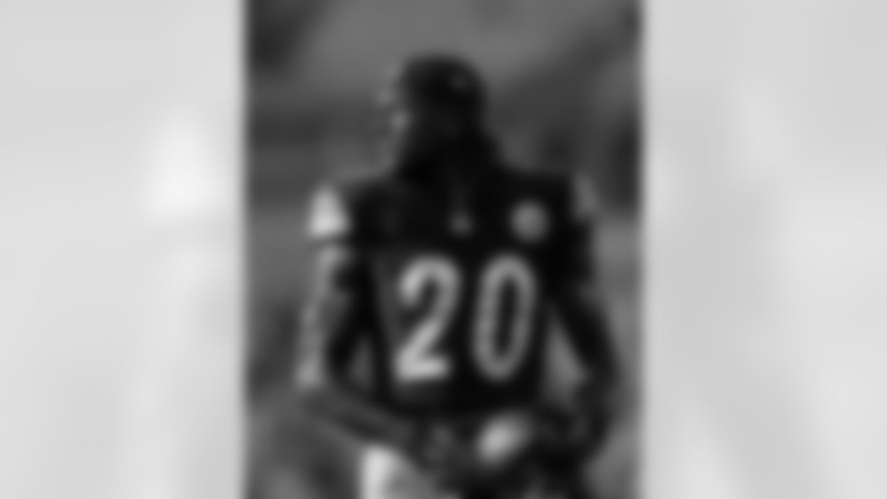 Pittsburgh Steelers running back Kaleb Johnson (20) during a preseason game between the Pittsburgh Steelers and the Carolina Panthers, on Thursday August 21, 2025 in Charlotte, NC. (Taylor Banner / Pittsburgh Steelers)