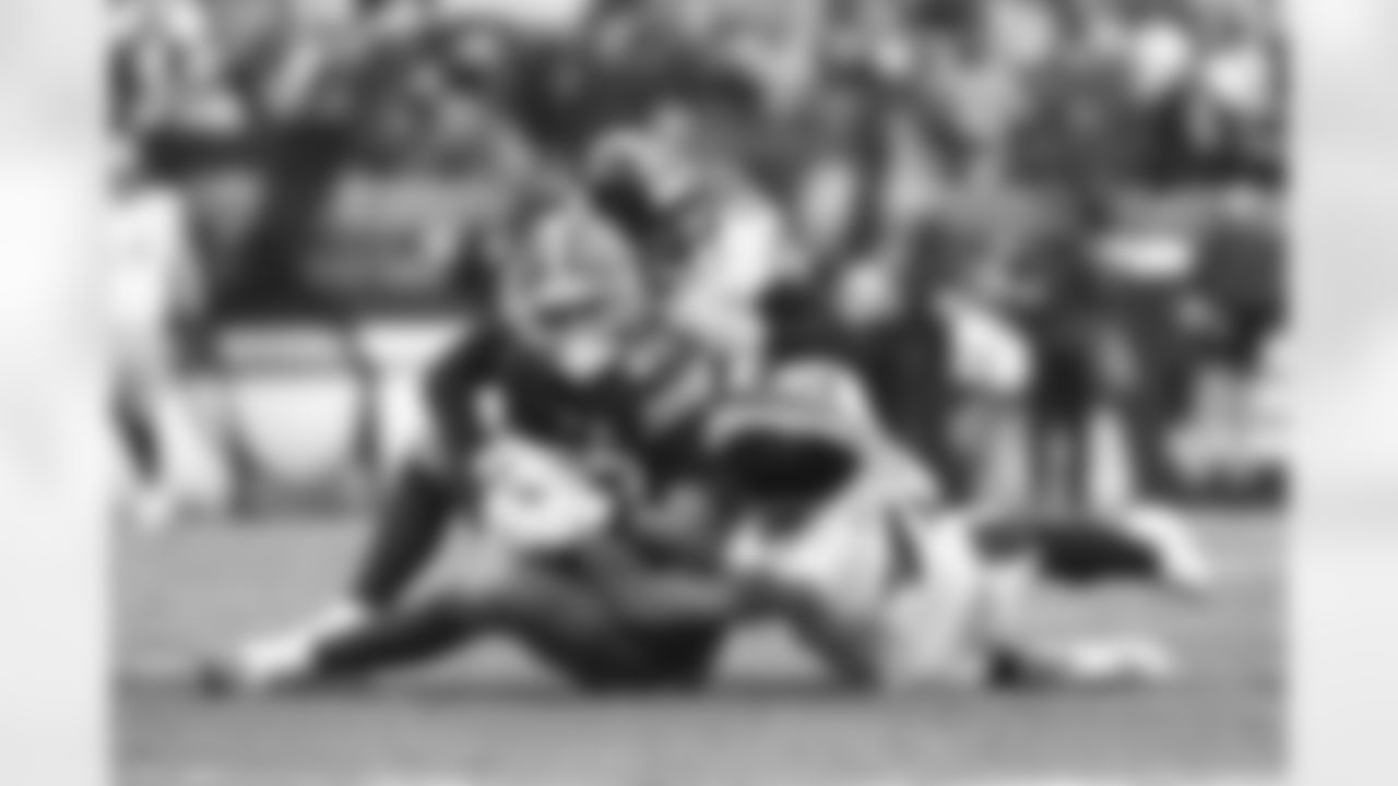 Pittsburgh Steelers linebacker Payton Wilson (41) and Pittsburgh Steelers defensive back Chuck Clark (21) during a regular season game between the Pittsburgh Steelers and the Cleveland Browns, Sunday, Dec. 28, 2025 in Cleveland, OH. (Jared Wickerham / Pittsburgh Steelers)