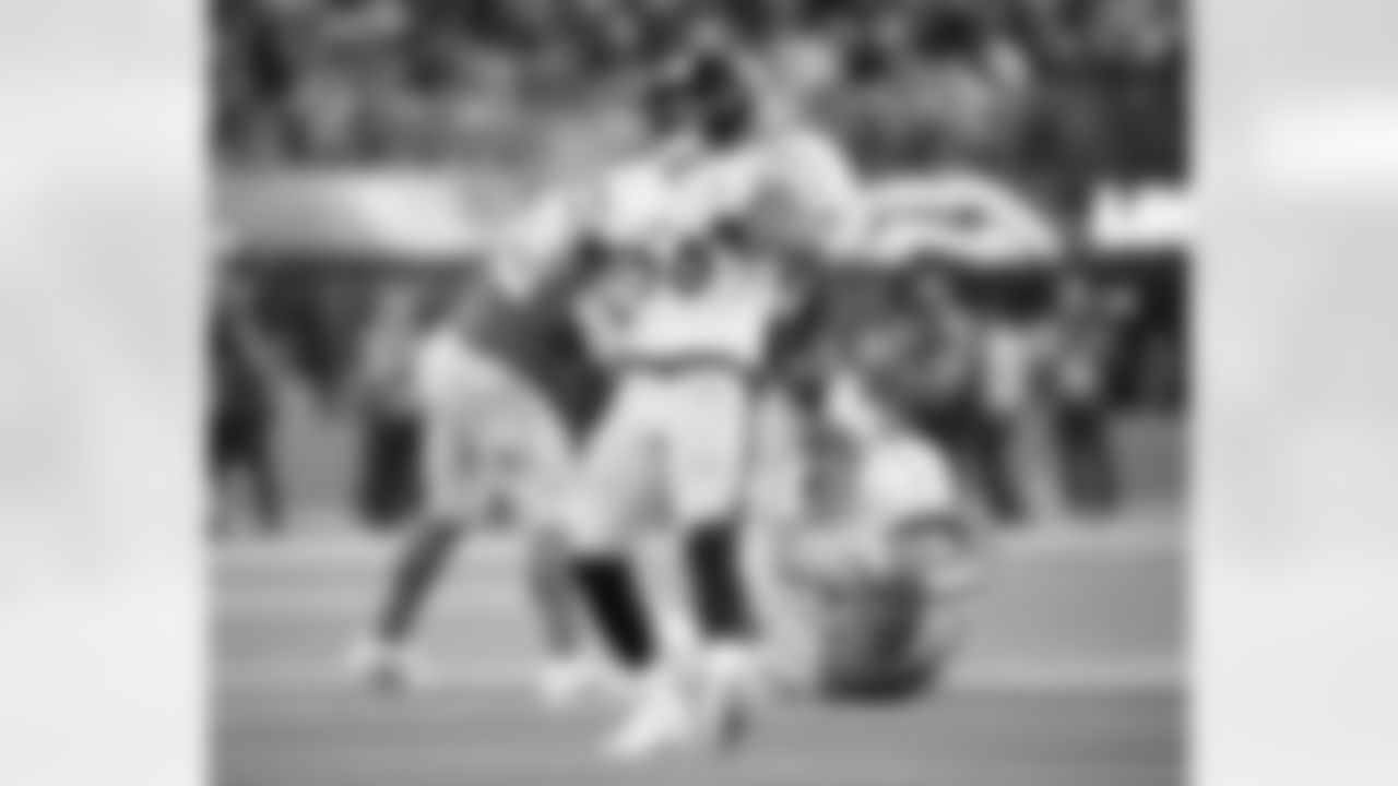 Pittsburgh Steelers linebacker Alex Highsmith (56) during a regular season game between the Pittsburgh Steelers and the Los Angeles Chargers, Sunday, Nov. 9, 2025 in Inglewood, CA. The Chargers beat the Steelers 25-10. (Karl Roser / Pittsburgh Steelers)