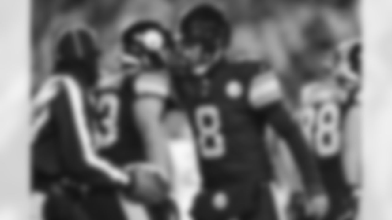 Pittsburgh Steelers quarterback Aaron Rodgers (8) and tight end/fullback Connor Heyward (83) during a regular season game between the Pittsburgh Steelers and the Miami Dolphins, Monday, Dec. 15, 2025 in Pittsburgh, PA. (Alysa Rubin / Pittsburgh Steelers)