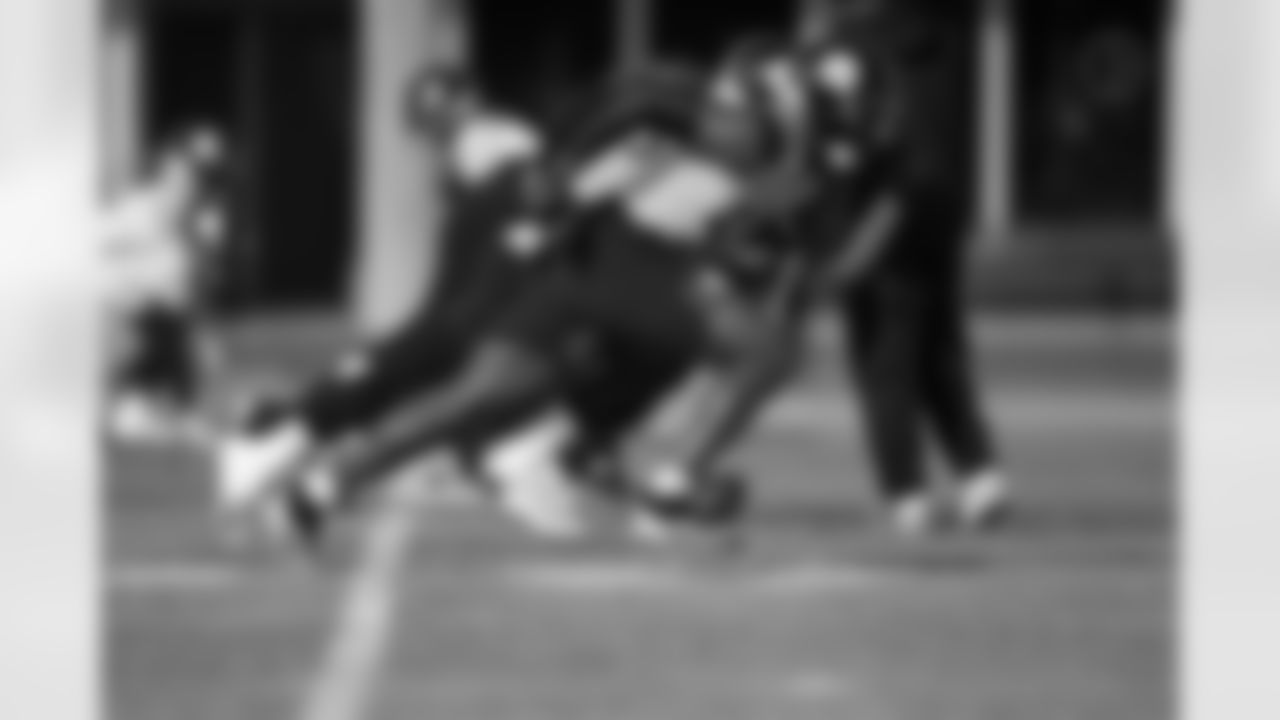 Pittsburgh Steelers linebacker Jeremiah Moon (53) during practice at the UPMC Rooney Sports Complex preparing for a Week 16 matchup against the Detroit Lions, Thursday, Dec. 18, 2025 in Pittsburgh, PA. (Alysa Rubin / Pittsburgh Steelers)