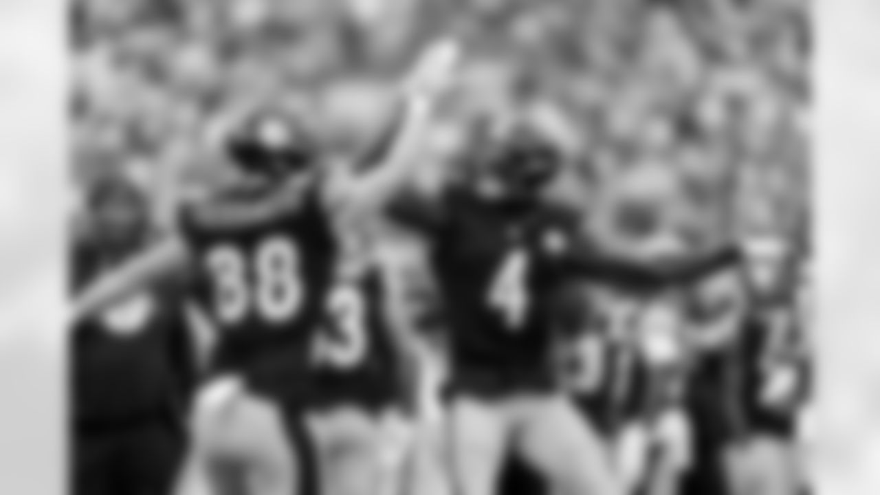 Pittsburgh Steelers wide receiver DK Metcalf (4) and tight end Pat Freiermuth (88) during a regular season game between the Pittsburgh Steelers and the Indianapolis Colts, Sunday, Nov. 2, 2025 in Pittsburgh, PA. (Karl Roser / Pittsburgh Steelers)