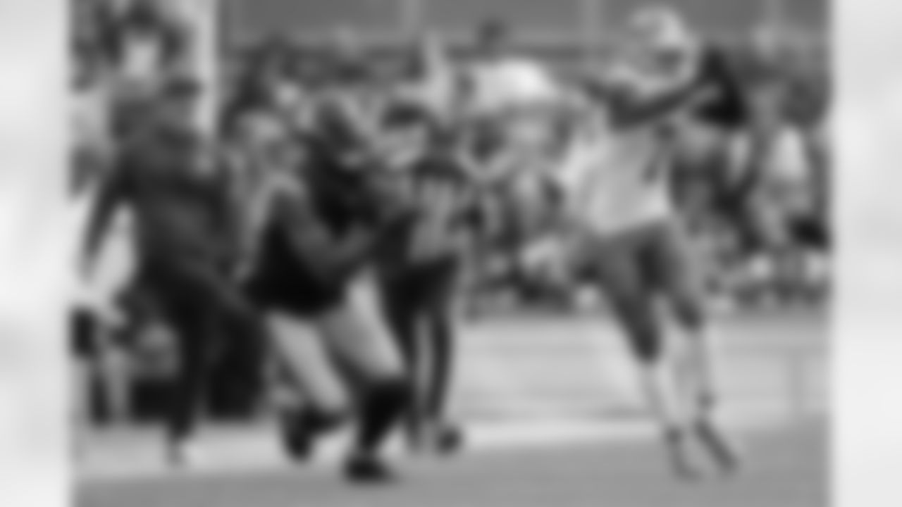 Pittsburgh Steelers wide receiver DK Metcalf (4) catches a pass during a regular season game against the Cleveland Browns, Sunday, Oct. 12, 2025 in Pittsburgh, PA. The Steelers defeated the Browns 23-9. (Alysa Rubin/ Pittsburgh Steelers)