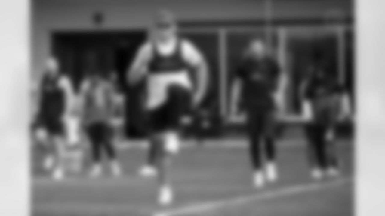 Pittsburgh Steelers linebacker Cole Holcomb (55) during Phase One of the voluntary offseason workout program on Tuesday, April 22, 2025 in Pittsburgh, PA. (Alysa Rubin / Pittsburgh Steelers)