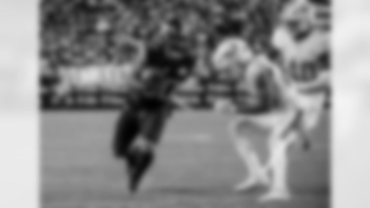 Pittsburgh Steelers running back Jaylen Warren (30) during a regular season game between the Pittsburgh Steelers and the Miami Dolphins, Monday, Dec. 15, 2025 in Pittsburgh, PA. The Steelers defeated the Dolphins 28-15. (Taylor Ollason / Pittsburgh Steelers)