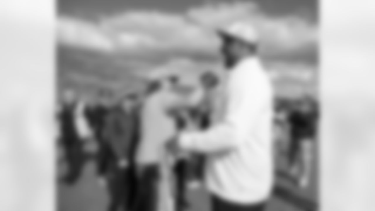 Pittsburgh Steelers legend Max Starks gives out Terrible Towels to locals at the Cliffs of Moher on Tuesday, Sept. 23, 2025 in County Clare, Ireland. (Brendan Moran / Pittsburgh Steelers)