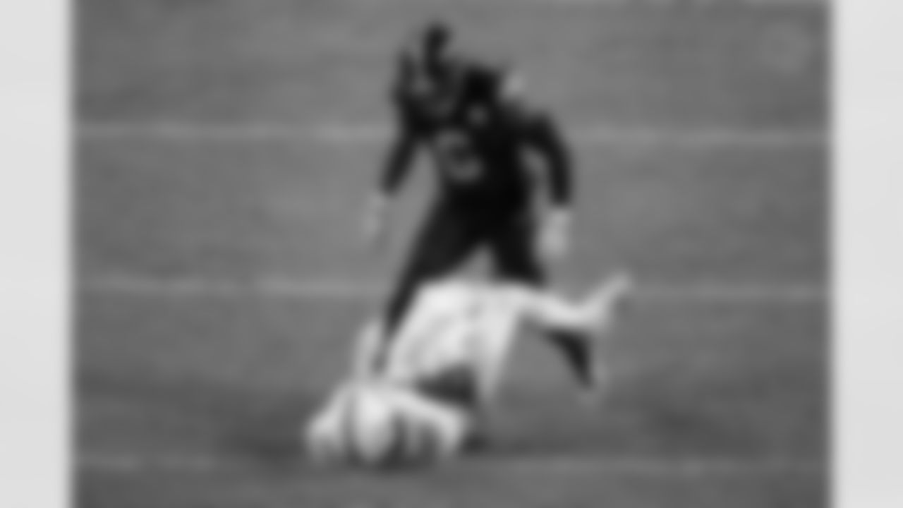 Pittsburgh Steelers linebacker Patrick Queen (6) tackles his opponent during a regular season game against the Miami Dolphins, Monday, Dec. 15, 2025 in Pittsburgh, PA. The Steelers defeated the Dolphins 28-15. (Harrison Barden / Pittsburgh Steelers)