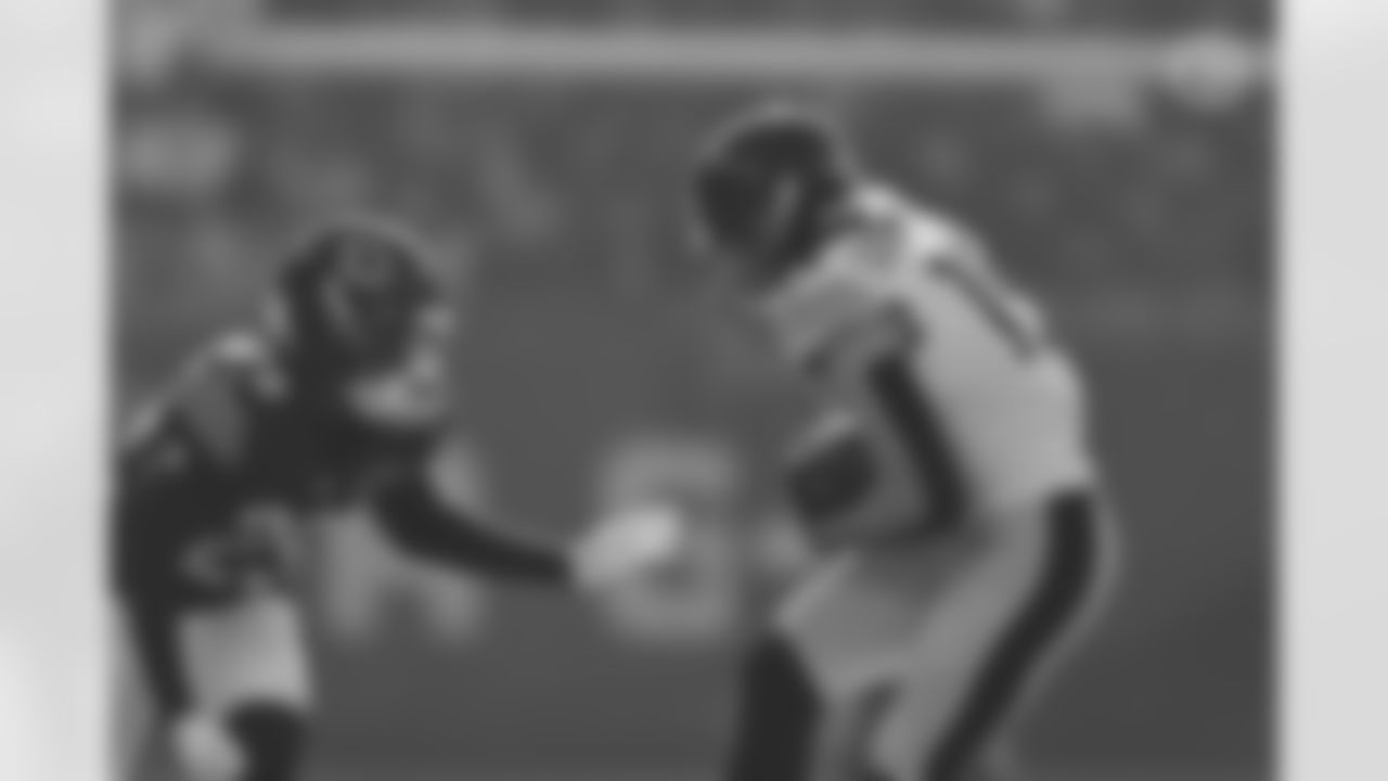 Pittsburgh Steelers wide receiver Ben Skowronek (15) during a regular season game between the Pittsburgh Steelers and the Chicago Bears, Sunday, Nov. 23, 2025 in Chicago, IL. (Karl Roser / Pittsburgh Steelers)