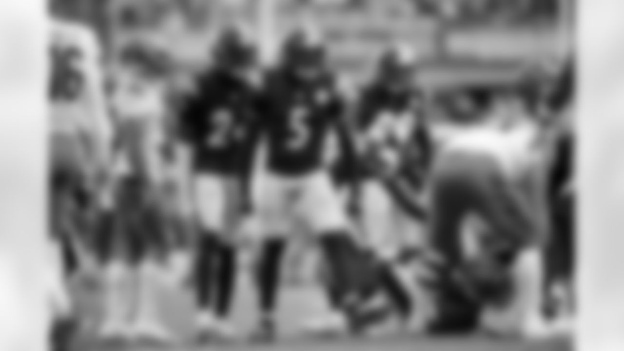 Pittsburgh Steelers cornerback Jalen Ramsey (5) and Pittsburgh Steelers cornerback Joey Porter Jr. (24) during a regular season game between the Pittsburgh Steelers and the Cincinnati Bengals, Sunday, Nov. 16, 2025 in Pittsburgh, PA. The Steelers defeated the Bengals 34-12. (Karl Roser / Pittsburgh Steelers)