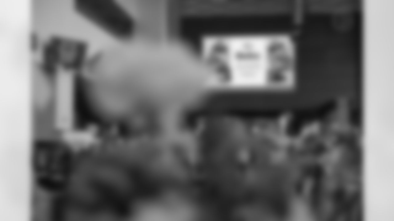 The Pittsburgh Steelers celebrated the 20th anniversary of Super Bowl XL during the Alumni Weekend Dinner at Acrisure Stadium benefitting the UPMC Sports Medicine Concussion Program, Saturday, Nov. 1, 2025 in Pittsburgh, PA. (Alysa Rubin / Pittsburgh Steelers)