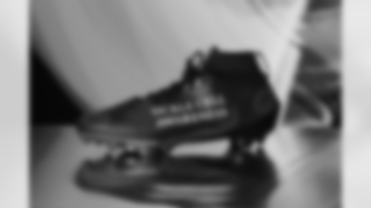 Pittsburgh Steelers running back Lew Nichols (35) will showcase his custom cleats supporting sickle cell awareness during Week 13. (Alysa Rubin / Pittsburgh Steelers)