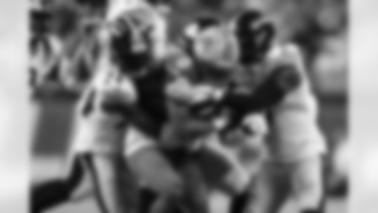 Pittsburgh Steelers cornerback Joey Porter Jr. (24) and Pittsburgh Steelers linebacker Patrick Queen (6) during a regular season game between the Pittsburgh Steelers and the Detroit Lions, Sunday, Dec. 21, 2025 in Detroit, MI. (Karl Roser / Pittsburgh Steelers)