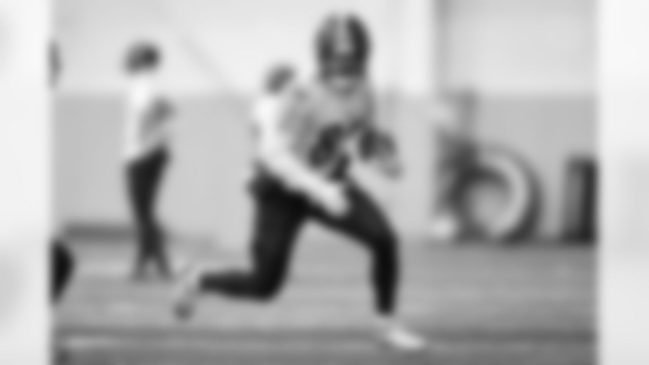 Pittsburgh Steelers wide receiver John Rhys Plumlee (82) during practice at the UPMC Rooney Sports Complex preparing for a Week 14 matchup against the Baltimore Ravens, Friday, Dec. 5, 2025 in Pittsburgh, PA. (Karl Roser / Pittsburgh Steelers)