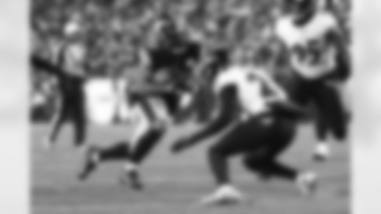 Pittsburgh Steelers running back Jaylen Warren (30) during a regular season game between the Pittsburgh Steelers and the Baltimore Ravens, Sunday, Jan. 4, 2026 in Pittsburgh, PA.  (Jared Wickerham / Pittsburgh Steelers)