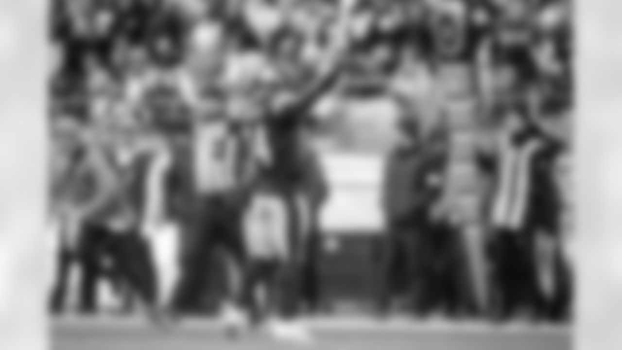 Pittsburgh Steelers running back Kenneth Gainwell (14) during a regular season game between the Pittsburgh Steelers and the Cincinnati Bengals, Sunday, Nov. 16, 2025 in Pittsburgh, PA. The Steelers defeated the Bengals 34-12. (Karl Roser / Pittsburgh Steelers)