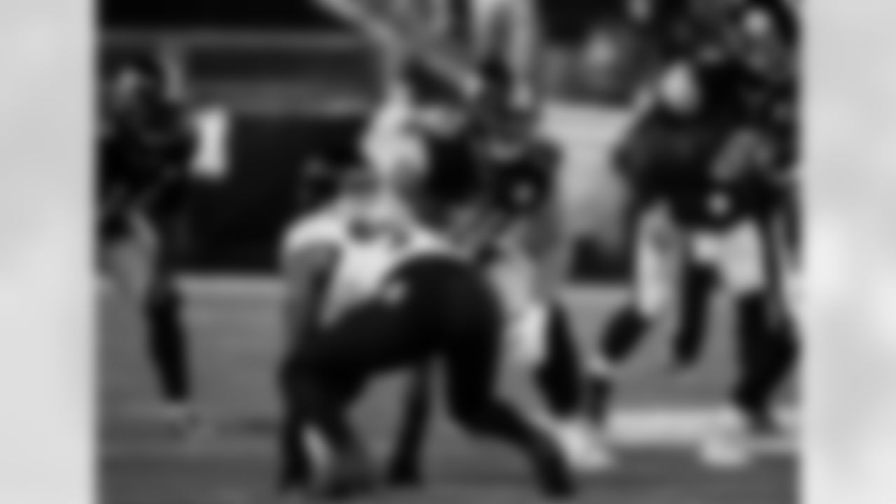 Pittsburgh Steelers offensive tackle Troy Fautanu (76) during a regular season game between the Pittsburgh Steelers and the Baltimore Ravens, Sunday, Jan. 4, 2026 in Pittsburgh, PA. The Steelers defeated the Ravens 26-24. (Taylor Ollason / Pittsburgh Steelers)