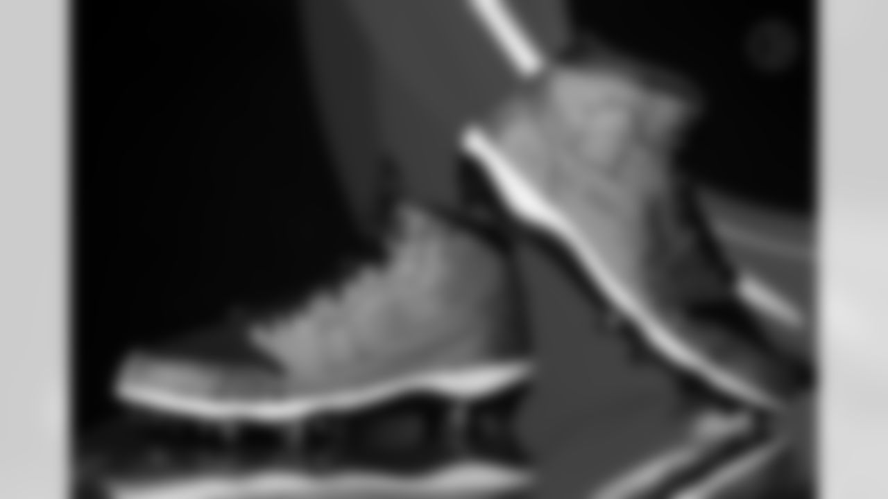 Pittsburgh Steelers quarterback Mason Rudolph (2) will showcase his custom cleats supporting The Life House during Week 13. (Alysa Rubin / Pittsburgh Steelers)