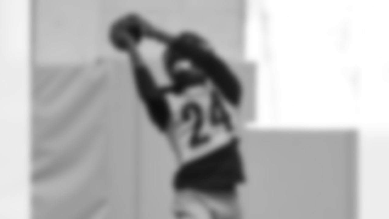 Pittsburgh Steelers cornerback Joey Porter Jr. (24) during practice at the UPMC Rooney Sports Complex preparing for a Week 15 matchup against the Miami Dolphins, Friday, Dec. 12, 2025 in Pittsburgh, PA. (Alysa Rubin / Pittsburgh Steelers)