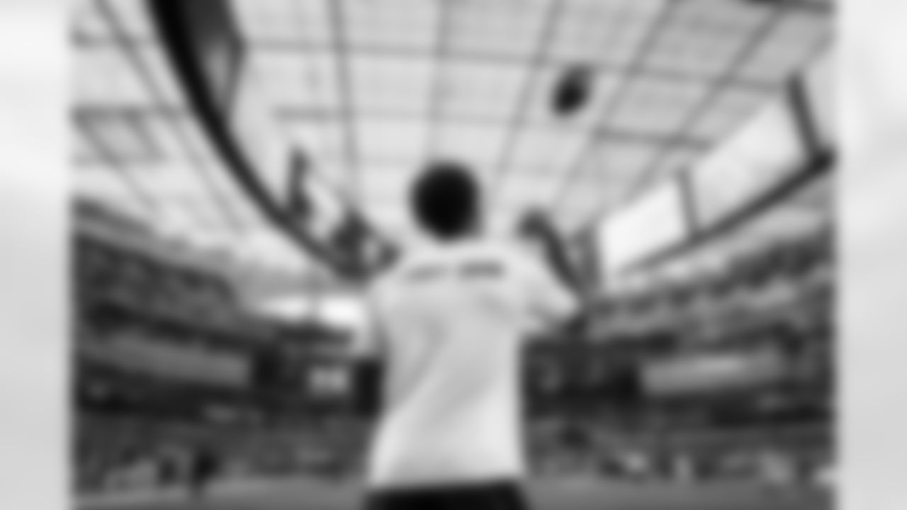 Pittsburgh Steelers cornerback Joey Porter Jr. (24) prior to a regular season game between the Pittsburgh Steelers and the Los Angeles Chargers, Sunday, Nov. 9, 2025 in Inglewood, CA. The Chargers beat the Steelers 25-10. (Alysa Rubin / Pittsburgh Steelers)