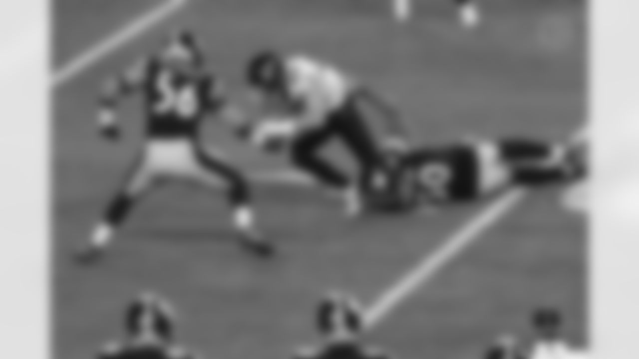 Pittsburgh Steelers linebacker Alex Highsmith (56) and Pittsburgh Steelers linebacker Malik Harrison (50) tackle their opponent during a regular season game against the Baltimore Ravens, Sunday, Jan. 4, 2026 in Pittsburgh, PA. The Steelers defeated the Ravens 26-24. (Emilee Fails / Pittsburgh Steelers)