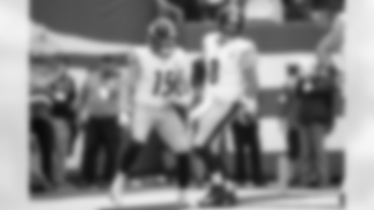 Pittsburgh Steelers wide receiver Ben Skowronek (15) celebrates with quarterback Aaron Rodgers (8) after scoring a touchdown during a regular season game against the New York Jets, Sunday, Sept. 7, 2025 in East Rutherford, NJ. The Steelers defeated the Jets 34-32. (Alysa Rubin / Pittsburgh Steelers)