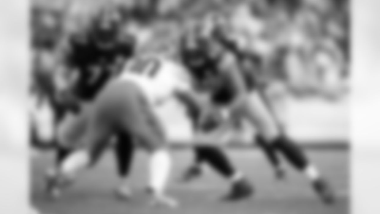 Pittsburgh Steelers offensive tackle Broderick Jones (77) and Pittsburgh Steelers tight end Darnell Washington (80) during a regular season game between the Pittsburgh Steelers and the Cincinnati Bengals, Sunday, Nov. 16, 2025 in Pittsburgh, PA. The Steelers defeated the Bengals 34-12. (Karl Roser / Pittsburgh Steelers)