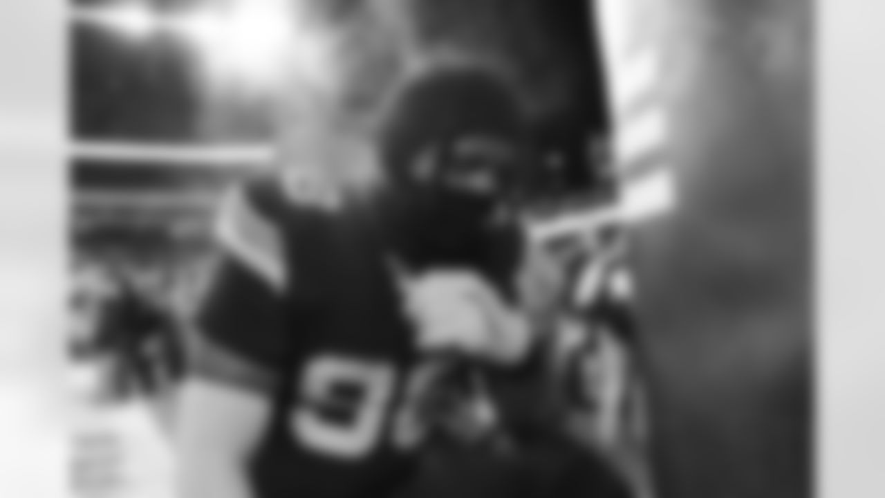 Pittsburgh Steelers defensive end DeMarvin Leal (98) during a regular season game between the Pittsburgh Steelers and the Miami Dolphins, Monday, Dec. 15, 2025 in Pittsburgh, PA. (Karl Roser / Pittsburgh Steelers)