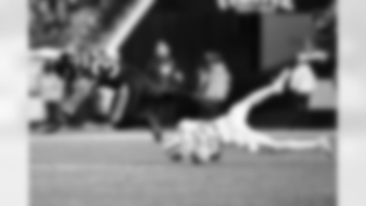 Pittsburgh Steelers running back Jaylen Warren (30) during a regular season game between the Pittsburgh Steelers and the Miami Dolphins, Monday, Dec. 15, 2025 in Pittsburgh, PA. (Karl Roser / Pittsburgh Steelers)