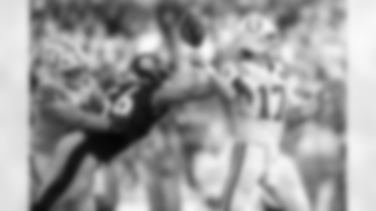 Pittsburgh Steelers linebacker Alex Highsmith (56) strip sacks Indianapolis Colts quarterback Daniel Jones (17) during a regular season game, Sunday, Nov. 2, 2025 in Pittsburgh, PA. The Steelers defeated the Colts 27-20. (Alysa Rubin / Pittsburgh Steelers)