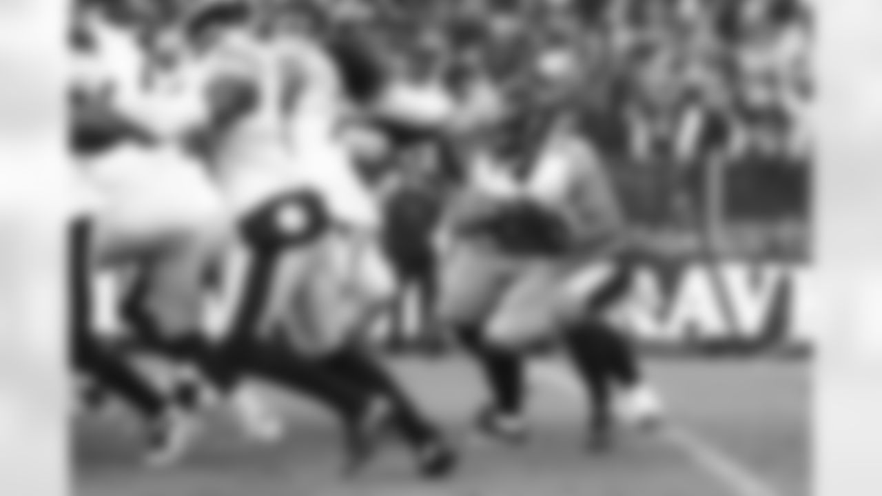 Pittsburgh Steelers running back Jaylen Warren (30) during a regular season game between the Pittsburgh Steelers and the Baltimore Ravens, Sunday, Dec. 7, 2025 in Baltimore, MD. (Jared Wickerham / Pittsburgh Steelers)